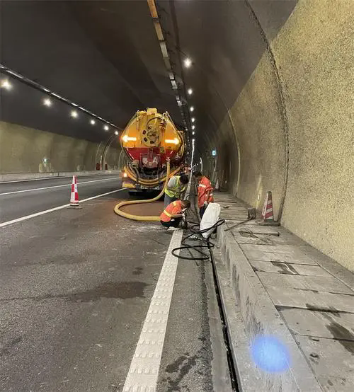 自贡隧道排水渠清淤